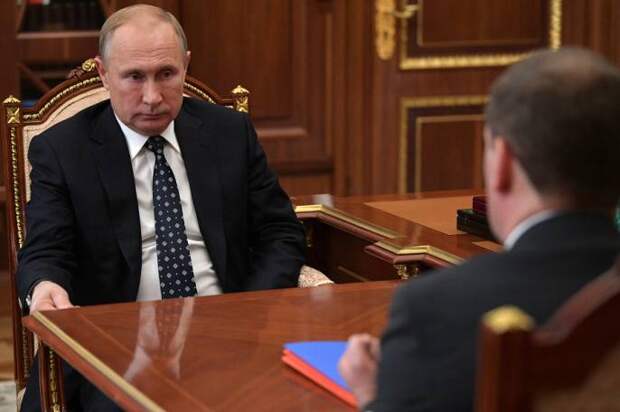 Путин ищет преемника, который будет ошибаться меньше Медведева Путин ищет преемника, который будет ошибаться меньше Медведева
