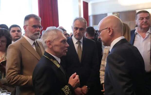 Сербский премьер вместе с министрами посетил прием в честь Дня России в Белграде
