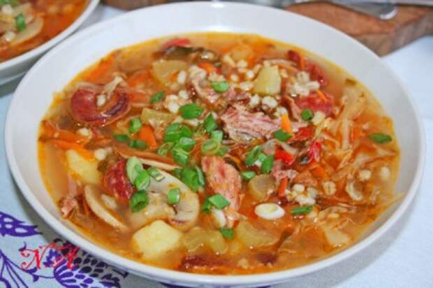 Щи с копчеными ребрами