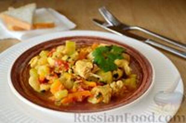 Фото к рецепту: Соте из курицы, кабачков и помидоров