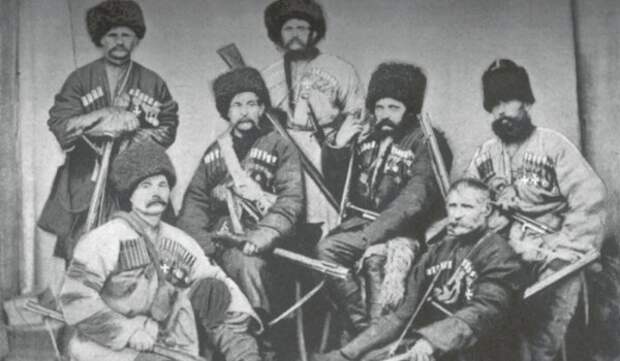 Пластуны Черноморского казачьего войска отличившиеся при защите Севастополя в 1854-1855 гг. Источник фото: История.РФ (https://clck.ru/dtjd6).