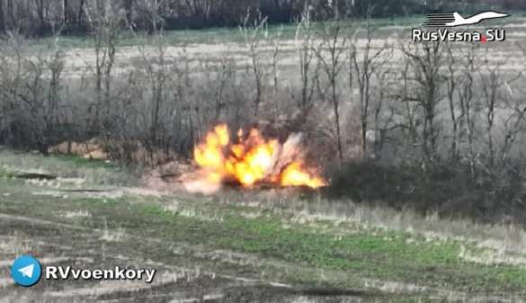 Удачная охота: спецназ «Сибирь» уничтожил «наглый» БМП врага (ВИДЕО) | Русская весна