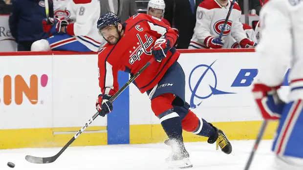 Овечкин применил мощный силовой приём против игрока «Монреаля» Друена