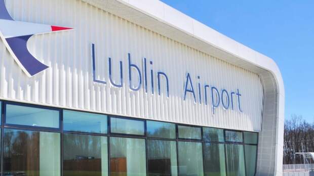 Польша приостановила работу двух аэропортов для "обеспечения государственной безопасности"