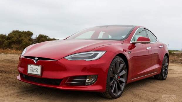 Tesla Model S - самый совершенный электромобиль на сегодня. | Фото: theverge.com