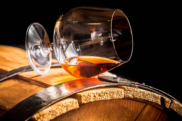 "Ъ": в РФ увеличат пошлины на крепкий алкоголь из недружественных стран до €5