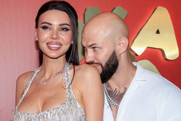 Модель Оксана Самойлова официально развелась с Джиганом