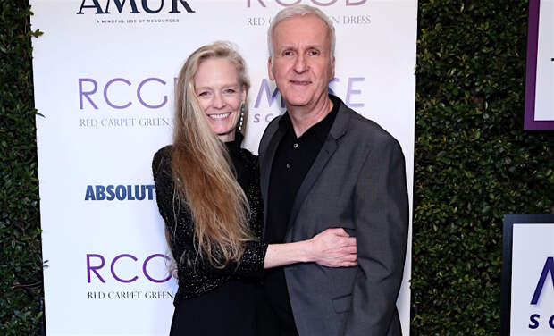 Режиссер Джеймс Кэмерон и его супруга Сюзи удочерят 16-летнюю подругу своей дочери