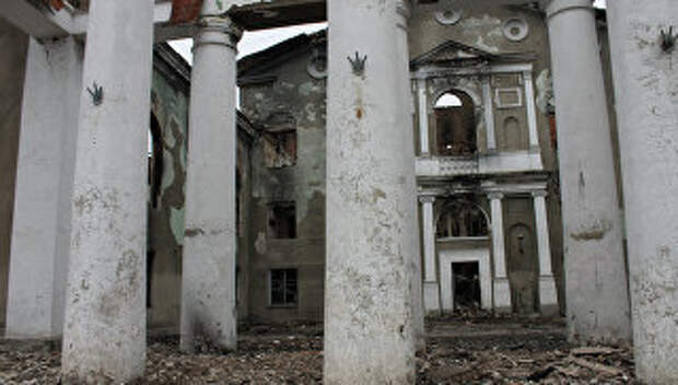 Разрушенное здание в Дебальцево. Архивное фото.