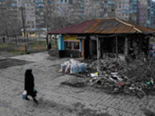При этом горсовет Мариуполя на своем сайте утверждает, что обстановка в городе "остается контролируемой и спокойной". Боестолкновения идут на расстоянии около 20 км от города При этом горсовет Мариуполя на своем сайте утверждает, что обстановка в городе "остается контролируемой и спокойной". Боестолкновения идут на расстоянии около 20 км от города