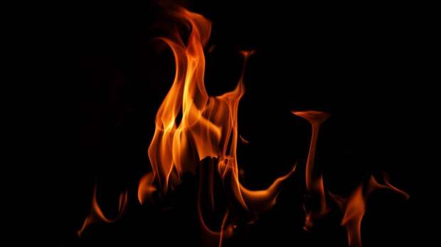 UKMTO: У берегов ОАЭ неизвестный снаряд попал в судно, начался пожар