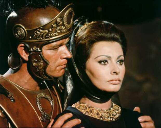 Стивен Бойд и Софи Лорен в фильме «Падение Римской империи» 1964 год.