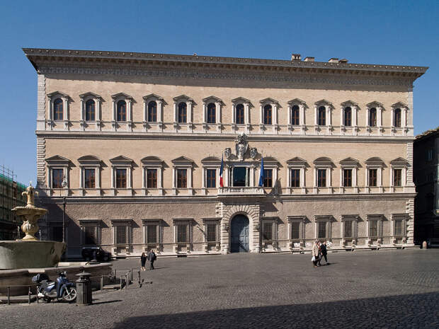 Дворец Палаццо-Фарнезе