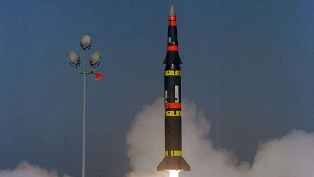 Запуск американской баллистической ракеты средней дальности Першинг-2