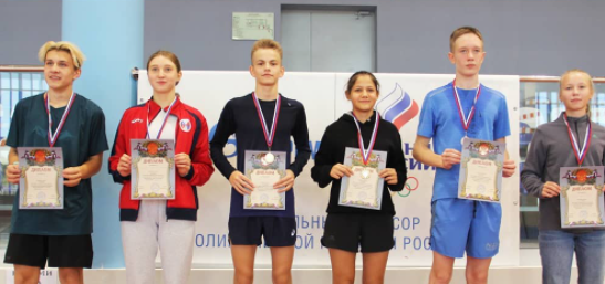 Спортсмены из Северного завоевали золото в турнире по троеборью
