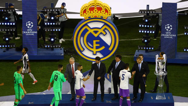 Суббота. Кардифф. "Ювентус" - "Реал" - 1:4. Церемония награждения чемпионов. Фото REUTERS