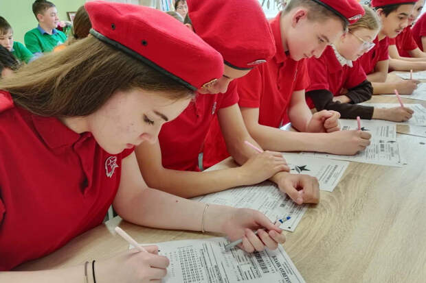 Юнармейцы Татарстана приняли участие в акции «Диктант Победы»