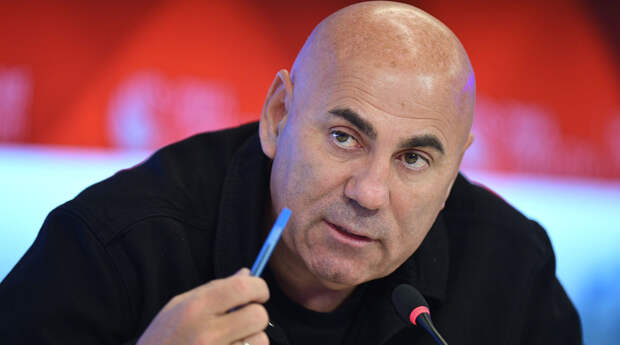 Российских звезд призвали не раздражать россиян счастливыми фото с Мальдив