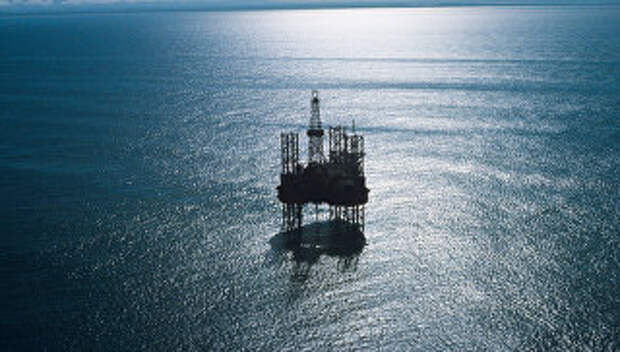 Самоподъемная плавучая буровая установка Ока ведет разработку нефтегазоносных месторождений на шельфе Охотского моря. Архивное фото