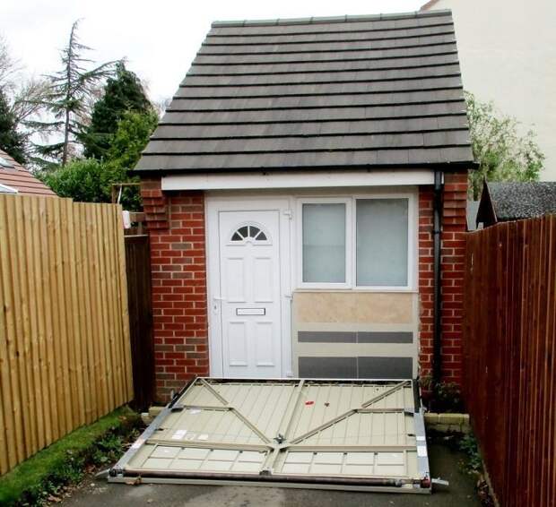 Семейная пара из британского гордка Эндербай спрятала целый дом за гаражной дверью Эндербай, гараж, дверь, дом