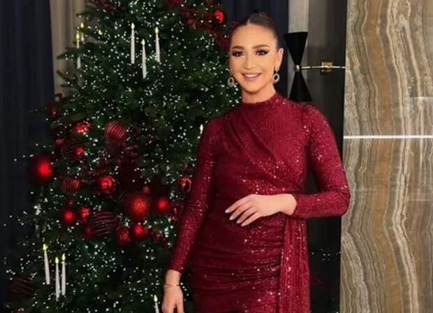 «Привет, 2026-й! У меня на тебя большие планы»: Саша Савельева, Бузова и Романец показали свои новогодние столы