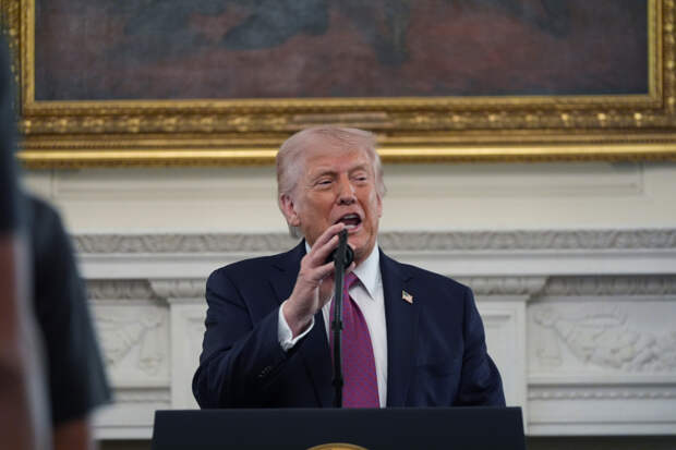 Трамп приказал уничтожать все корабли в Ормузском проливе при одном условии