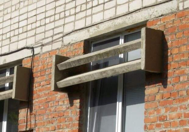 Для чего устанавливали бетонные «козырьки» в советских многоэтажках
