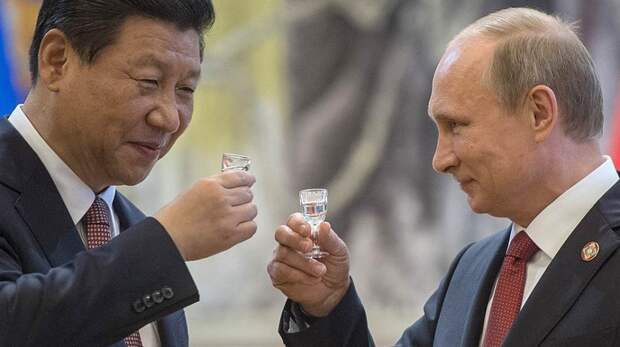 Путин продал Китаю весь лес, а теперь сливает туда же золотовалютные резервы России!!!
