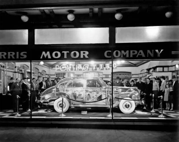 Прозрачный автомобиль-призрак: Pontiaс Plexiglas 1939 года