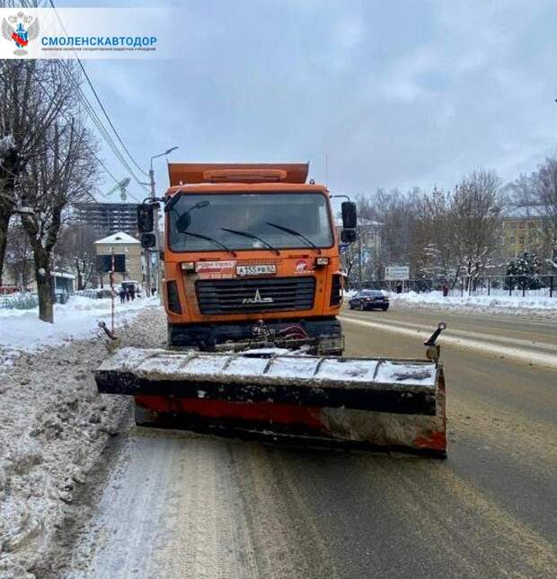 «Смоленскавтодор» подключил к уборке частных секторов грейдеры
