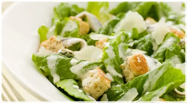 Салат цезарь