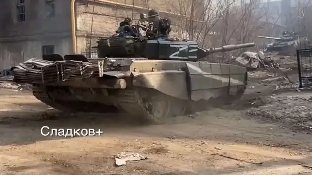 Российские танки в Мариуполе