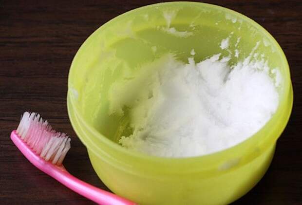зубная паста и сода для отбеливания зубов