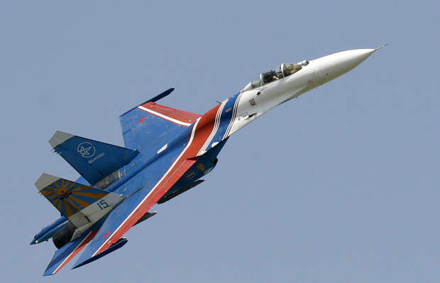 Российский истребитель Су-27