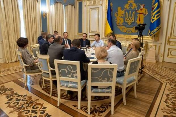 Зеленский подписал указ о роспуске Верховной Рады Украины 
