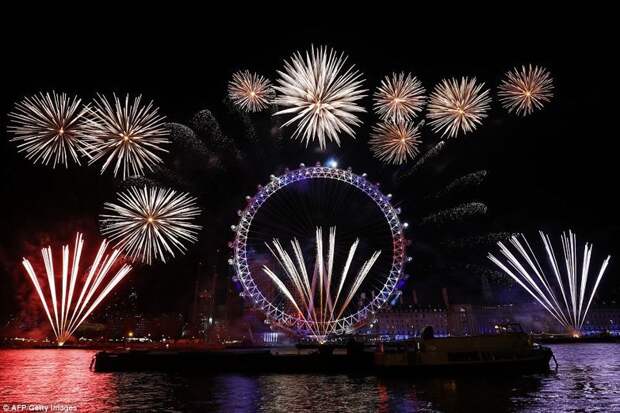 Лондон, Великобритания. Фейерверк над Темзой города мира, новогодний, новый год, новый год 2018, празднование, фейерверк, фейерверки