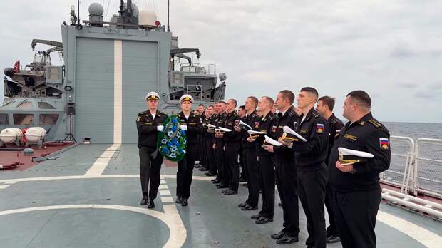 Экипажи кораблей ТОФ почтили память участников Цусимского сражения