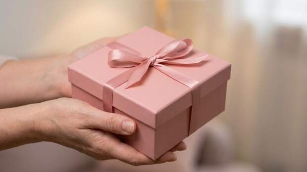 Адвокат Ярмуш: невозможно требовать вернуть переданные добровольно подарки