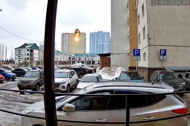 Россию атаковали почти 300 БПЛА. 4 человека пострадали и горящая многоэтажка