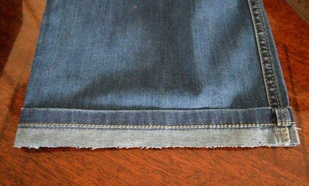 Как подшить джинсы с сохранением фабричного шва. Очень оригинальный способ!