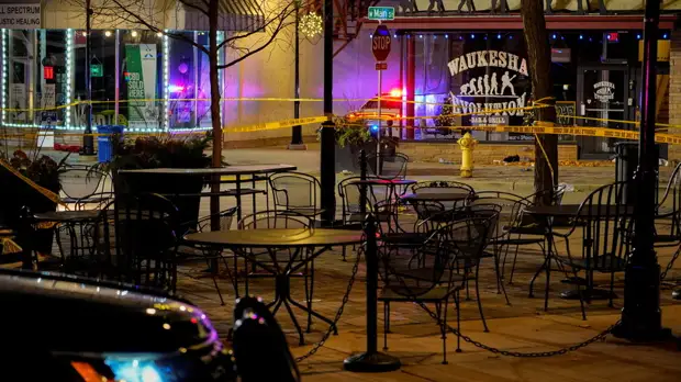 Байдена проинформировали о наезде автомобиля на пешеходов в Висконсине