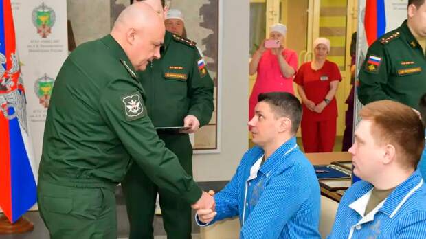 Горнин вручил награды участникам СВО в госпитале имени Вишневского