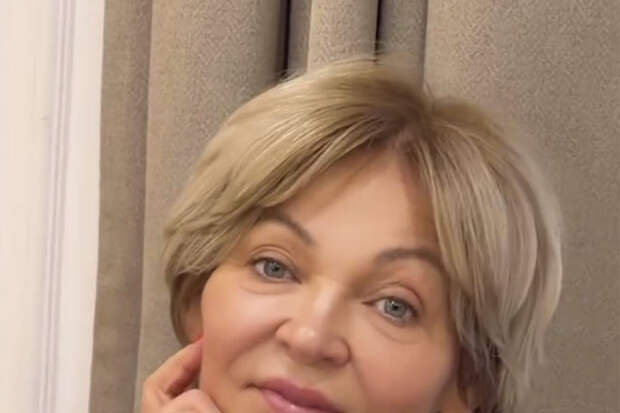 Певица Алсу показала домашние кадры с матерью