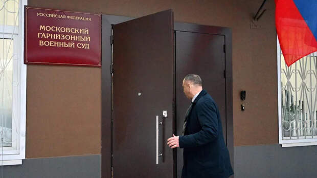 Контр-адмирала приговорили к колонии за хищение ₽592 млн и отпустили на свободу