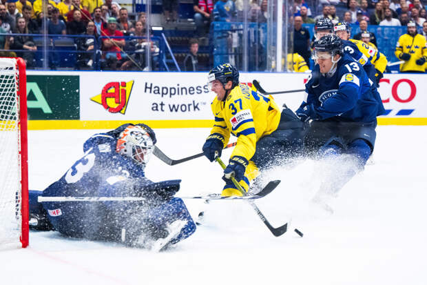 Сборная Швеции обыграла финнов в овертайме и стала последним полуфиналистом ЧМ-2024