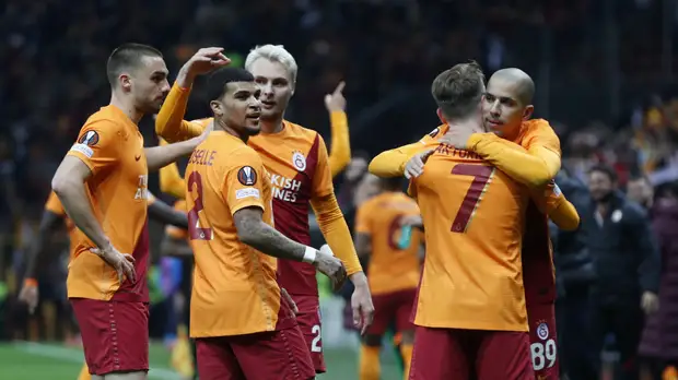 «Галатасарай» взял верх над «Марселем» и пробился в плей-офф Лиги Европы