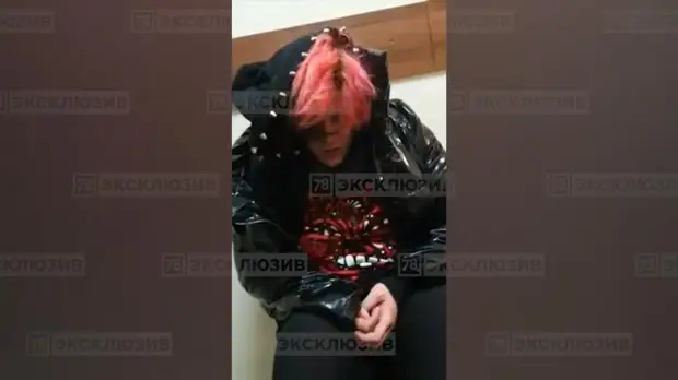 Петербурженку задержали за курение и пьяный дебош в метро – видео