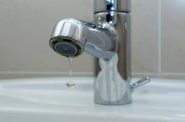 Авария на напорном трубопроводе оставила без воды более 50 кварталов Якутска