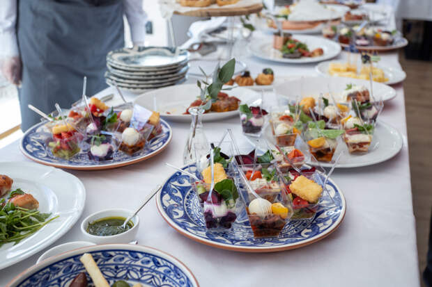 Шеф тульского ресторана "Территория" Евгений Тимофеев рассказал, каким должен быть вкусный и полезный новогодний стол