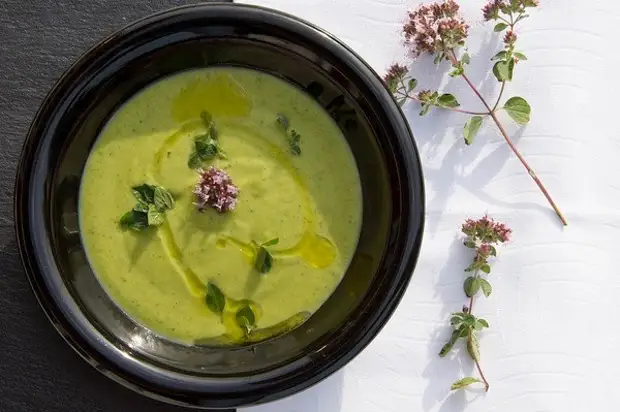 Освежающие летние супы с огурцами: 5 рецептов